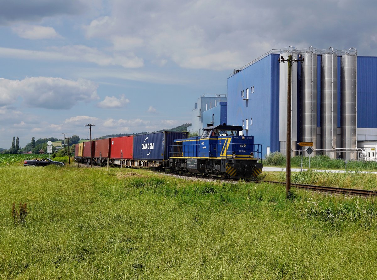 Die 275 101 mit einem Containerzug am 04.07.2020 unterwegs bei Seebach.
