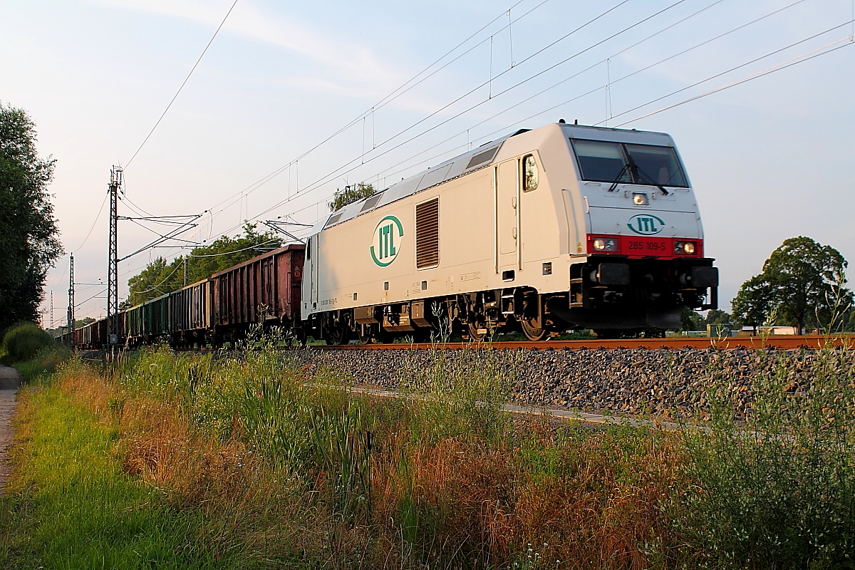 Die 285 109-5 der ITL am 14.07.2014 in Nassenheide.