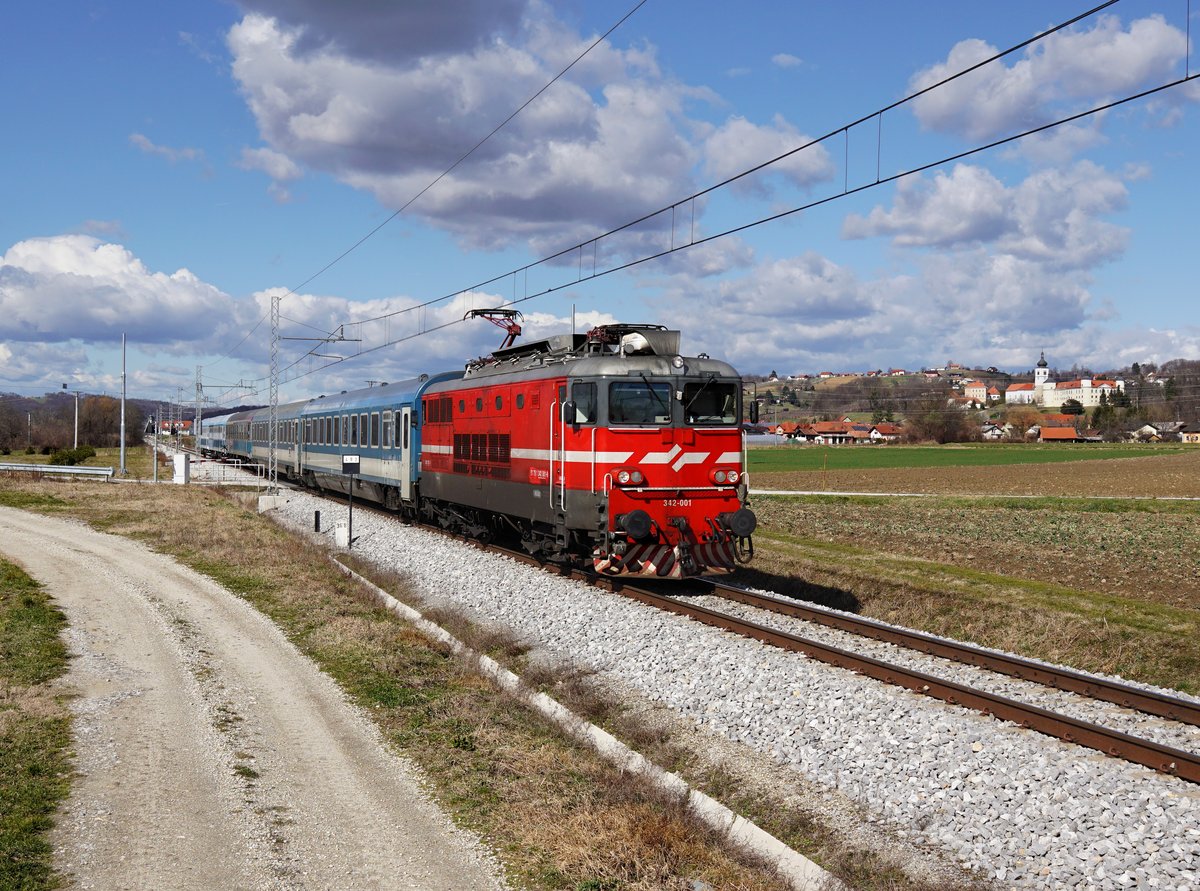 Die die 342 001 mit einem Schnellzug nach Budapest am 28.02.2020 unterwegs bei Velika Nedelja.