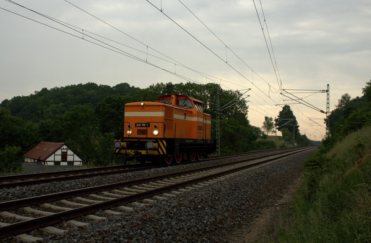 Die 345 119-2 der RIS fährt als Lz Leistung von Zwickau nach Hof. Gesehen am 13.06.2015 in Liebau/Pöhl
