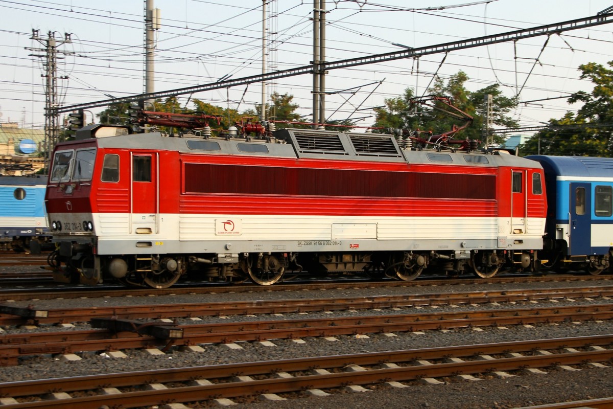 Die 362 014-3 fährt in den Prager Hbf ein. Bild gemacht am 12.08.2015.