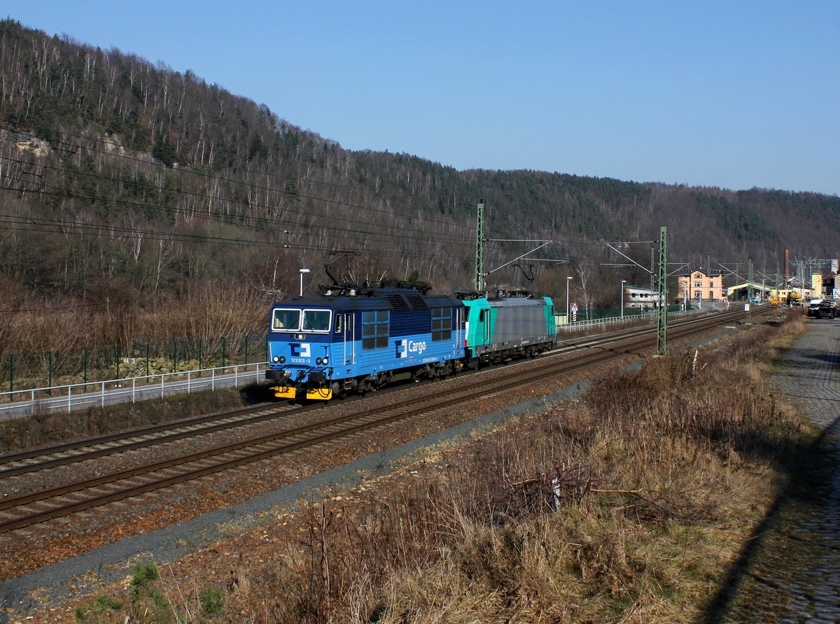 Die 372 012 und die 186 128 am 16.02.2015 unterwegs bei Königstein.