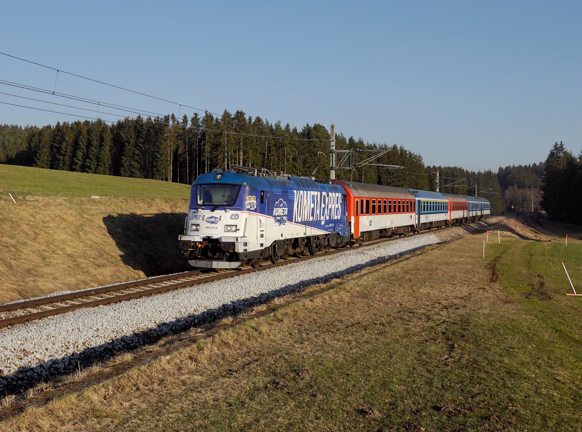 Die 380 017 mit einem R nach Prag am 23.03.2019 unterwegs bei Deutsch-Hörschlag.