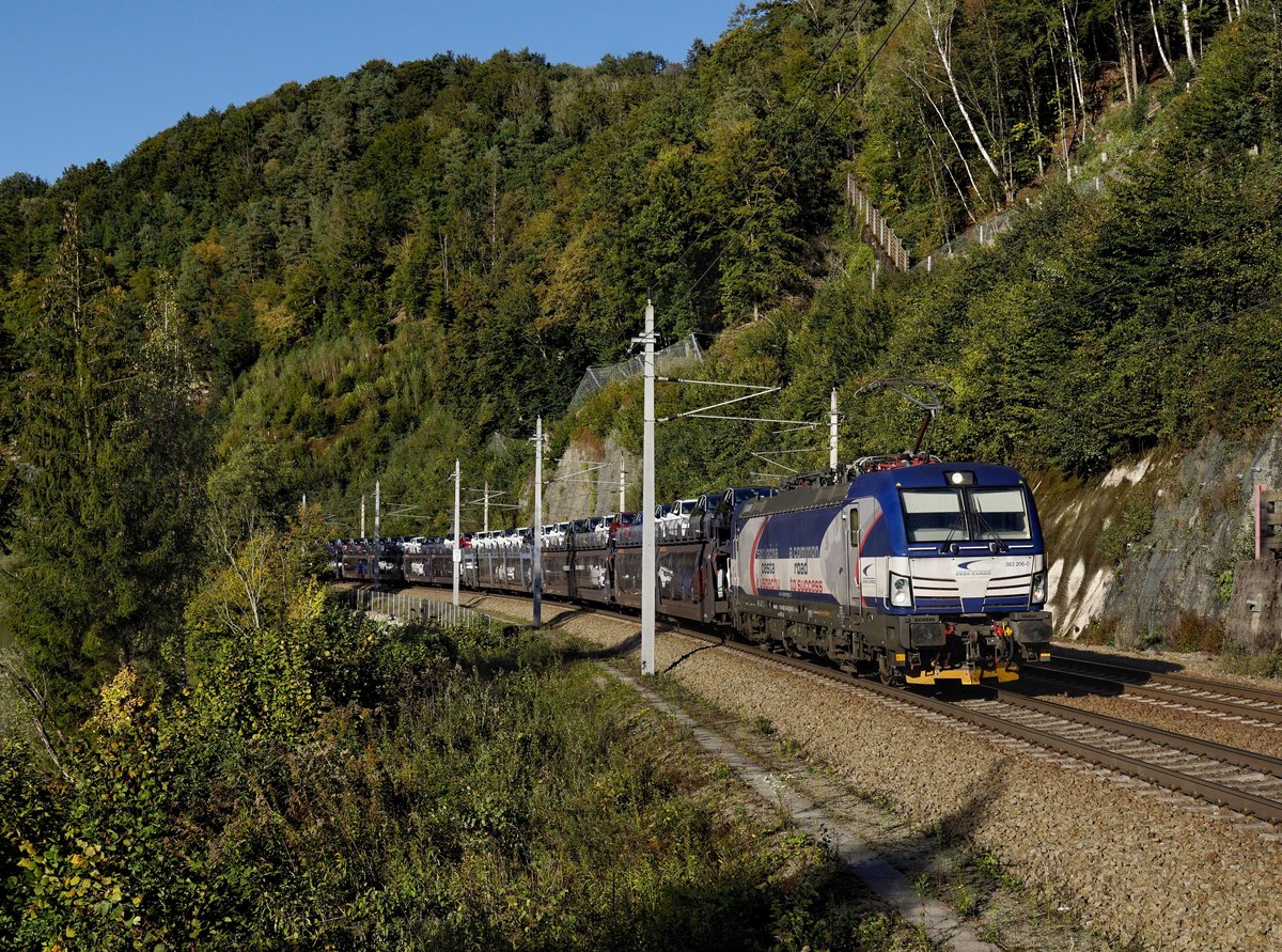 Die 383 206 mit einem Autozug am 27.09.2020 unterwegs bei Wernstein.