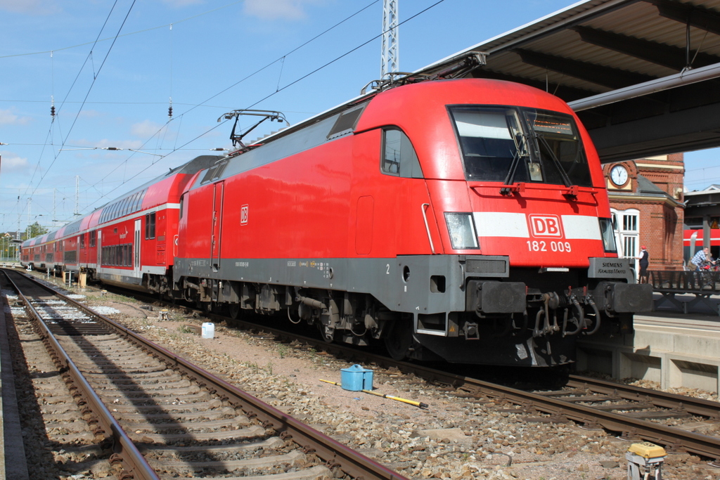 Die 3.Woche in Folge hatte ich mit 182 009-1+RE 4310 von Rostock Hbf nach Hamburg Hbf im Rostocker Hbf Glück.02.09.2016