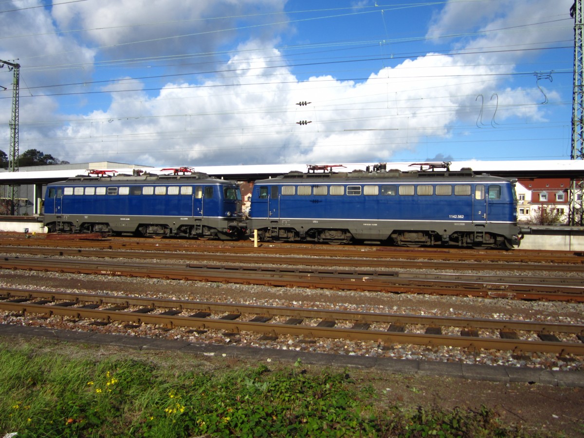 Die 4000 kW enorm starken ex BB Lok`s 1142.578 und 1142.562. /Oktober 2013