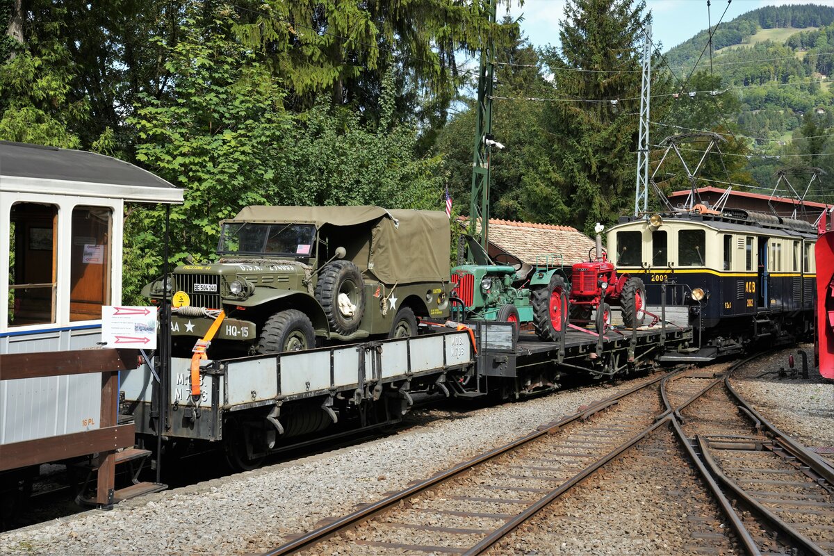Die 40er-Jahre bei der Museumsbahn Blonay-Chamby-Bahn (BC).
Highlights:
Transport und Aufstellung von Militärfahrzeugen aus den 40ern, 10. September 2022.
Foto: Walter Ruetsch