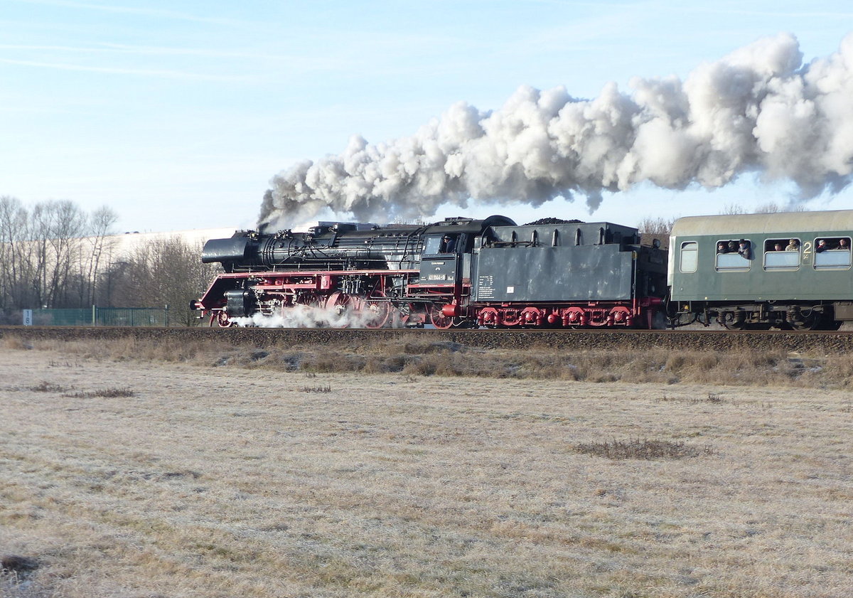 Die 41 1144-9 der IGE Werrabahn-Eisenach mit dem RE 16993  Rodelblitz  (Erfurt Hbf - Meiningen), am 28.01.2017 bei Apfelstädt.