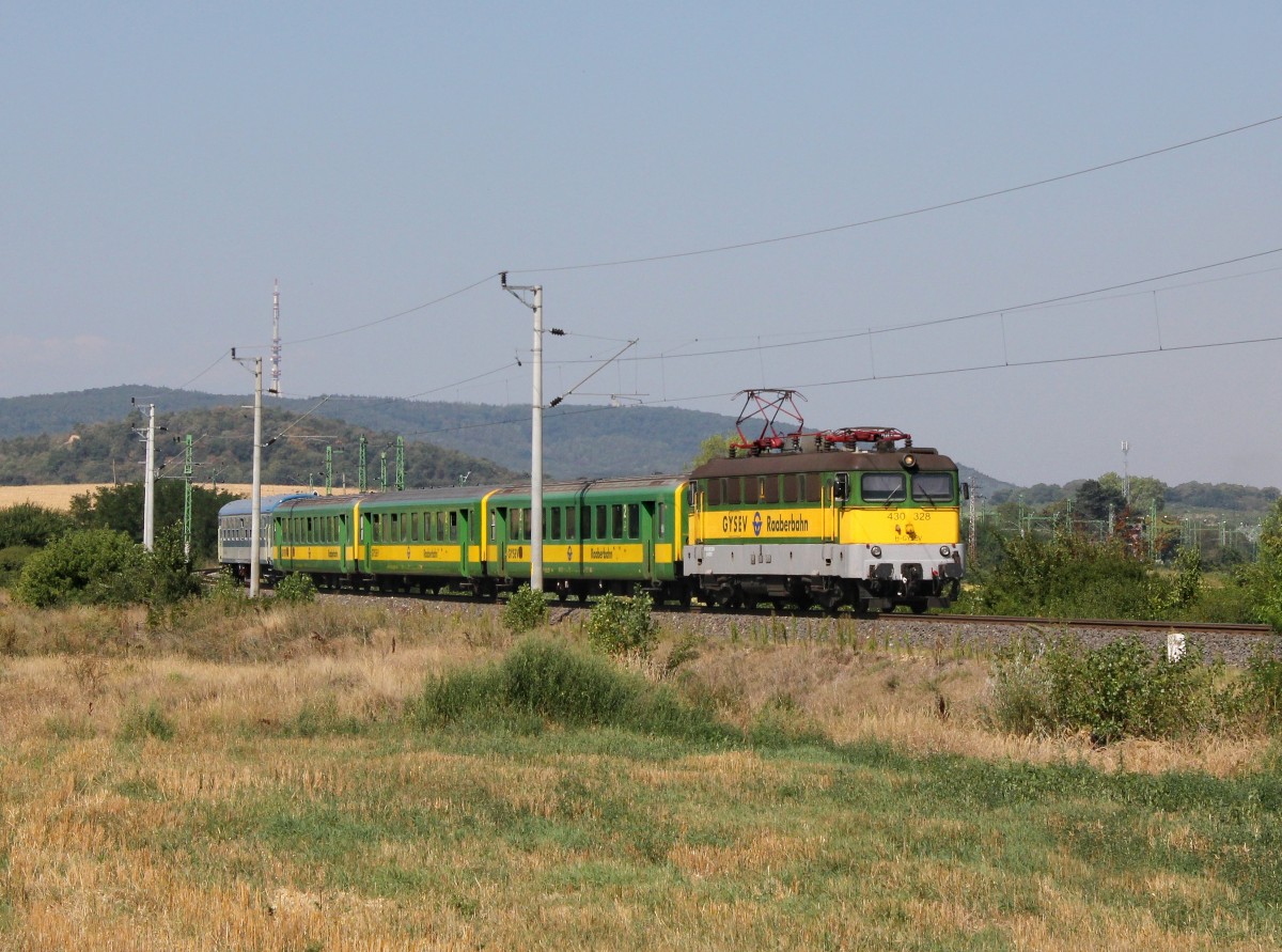 Die 430 328 mit einem R nach Szombathely am 01.09.2015 unterwegs bei Kópháza.