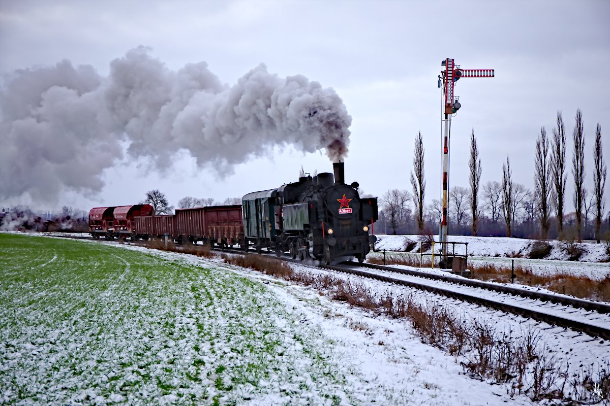 Die 431.032 (ex ÖBB 93.1360) kurz nach der Ausfahrt aus dem Bahnhof Smidary. (12.01.2019)