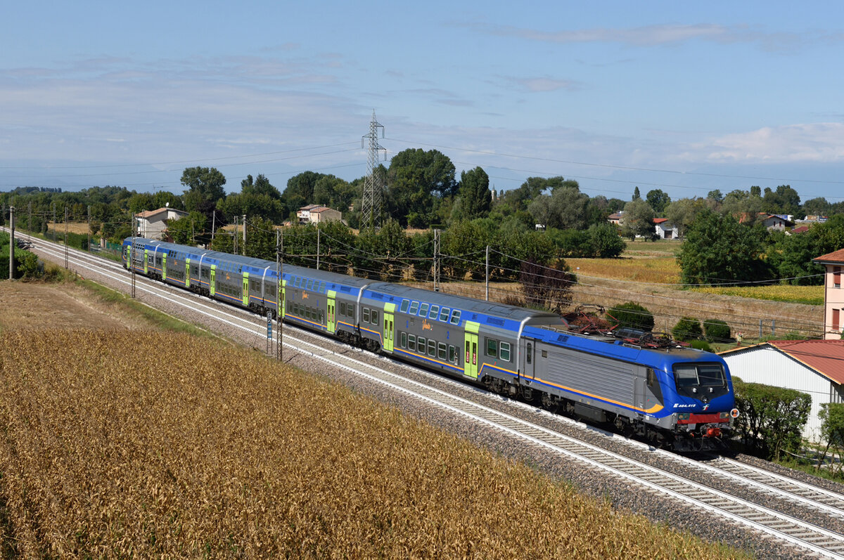 Die 464 415 war am 21. September 2021 dem R 3613 welcher  von Verona Porta Nuova nach Venezia Santa Lucia fuhr vorgespannt, und wurde von mir bei Mestrino fotografiert.