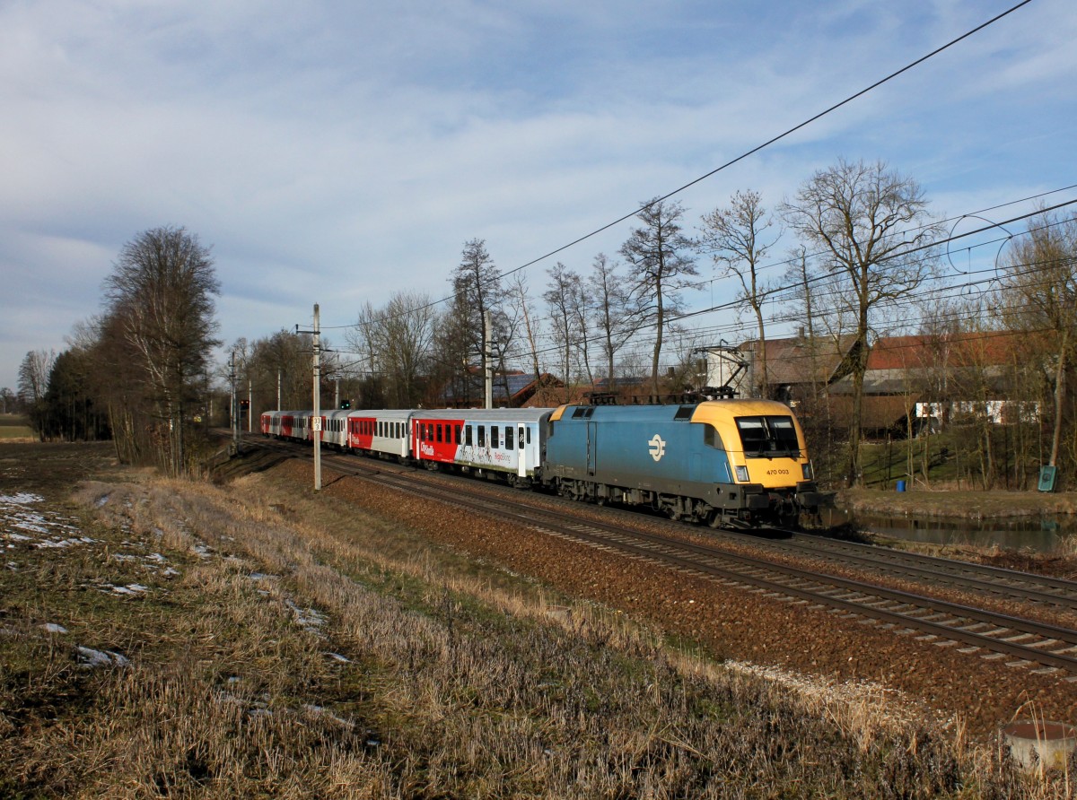 Die 470 003 mit einem REX nach Passau am 08.02.2014 unterwegs bei Kimpling.