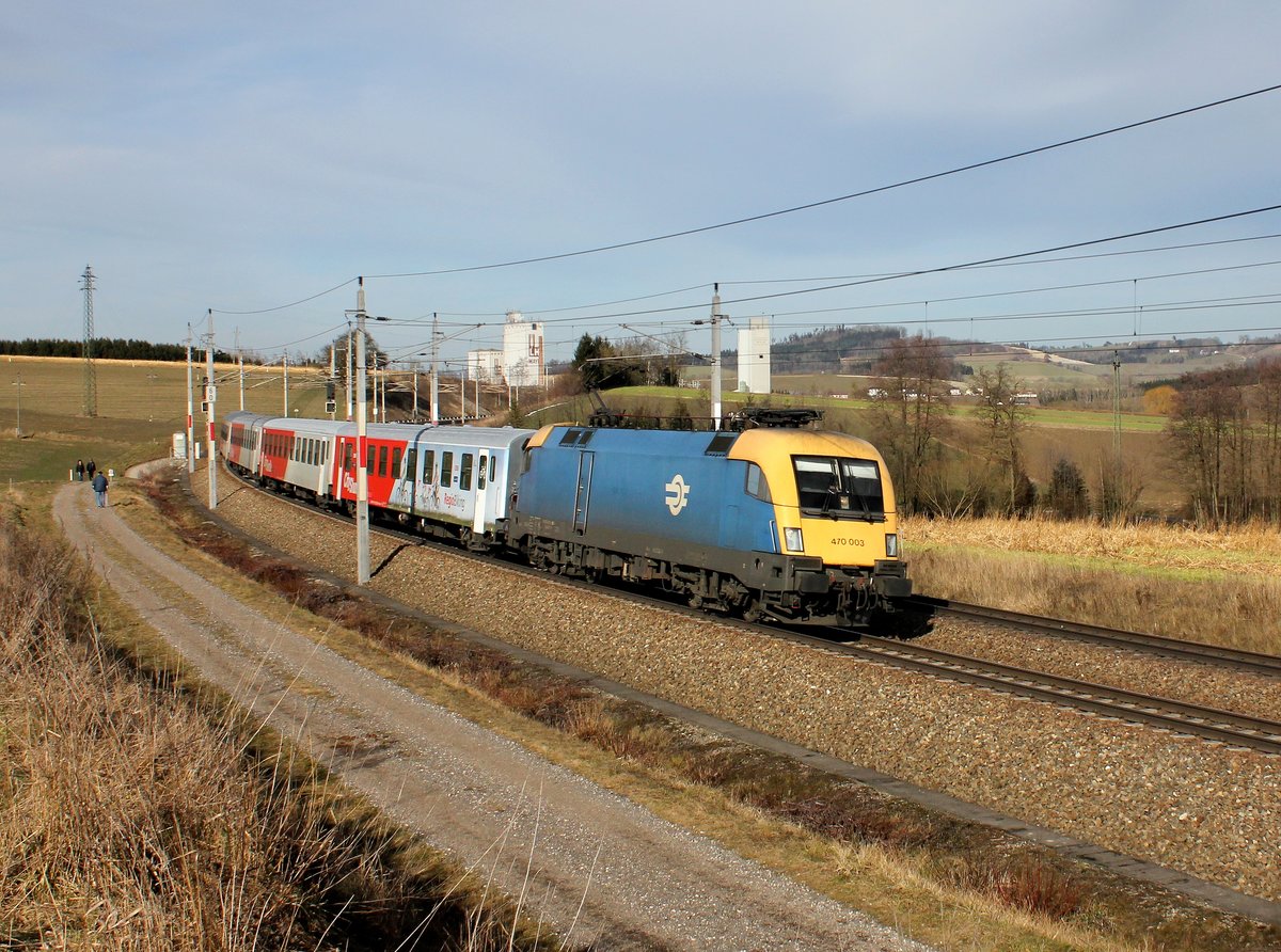 Die 470 003 mit einem REX nach Linz am 08.02.2014 unterwegs bei Haiding.
