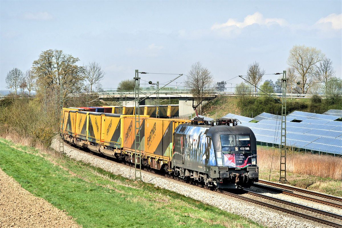 Die 470 505 fährt in Langenisarhofen mit einem Gartner Klv Zug nach Süd.Bild 11.4.2018