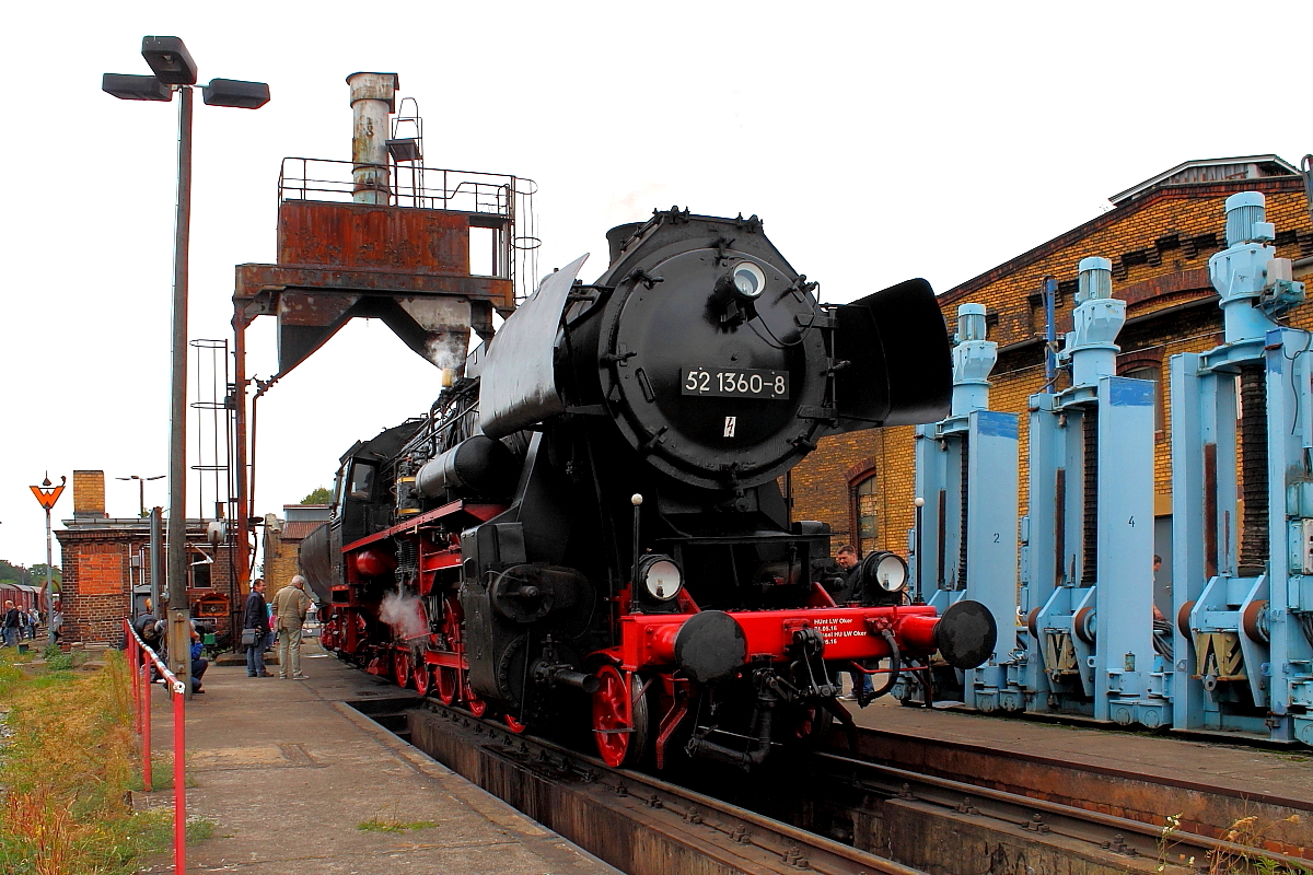 Die 52 1360-8 des Eisenbahnmuseums Vienenburg e.V. (90 80 0052 360-9 D-HEV) zu Gast beim 14. Bahnfest im Bw Schöneweide.