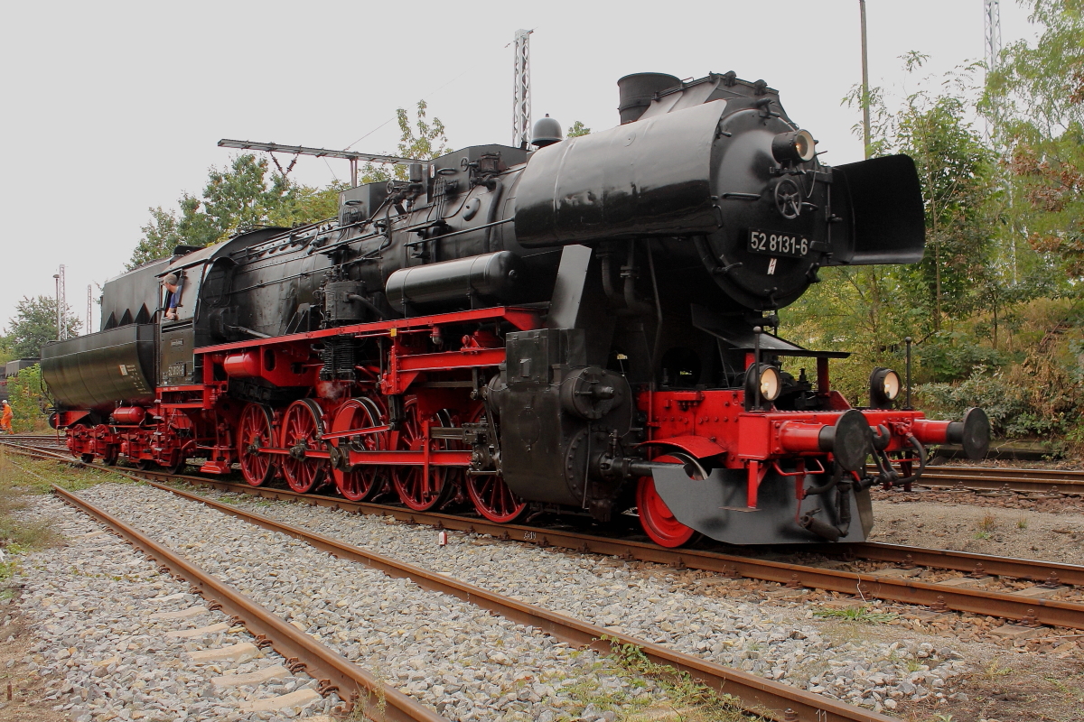 Die 52 8131-6 der WFL zu Gast beim 11. Berliner Eisenbahnfest in Berlin-Schöneweide am 21.09.2014.
Die Maschine wurde  1943 mit der ursprünglichen Betriebsnummer 52 3218 in der Arnold Jung Lokomotivfabrik GmbH, Jungenthal, Kirchen a.d. Sieg unter der Fabriknummer 11229 gefertigt.
1965 wurde die Lok im Raw Stendal rekonstruiert und in 52 8131 umnummeriert.

