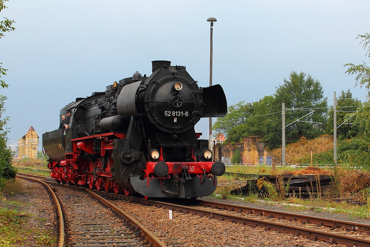 Die 52 8131-6 der WFL zu Gast beim 13. Eisenbahnfest in Berlin-Schöneweide am 17.09.2016.
Die Maschine wurde 1943 bei Arnold Jung Lokomotivfabrik GmbH, Jungenthal, Kirchen a.d. Sieg unter der Fabriknummer 11229 gefertigt.
