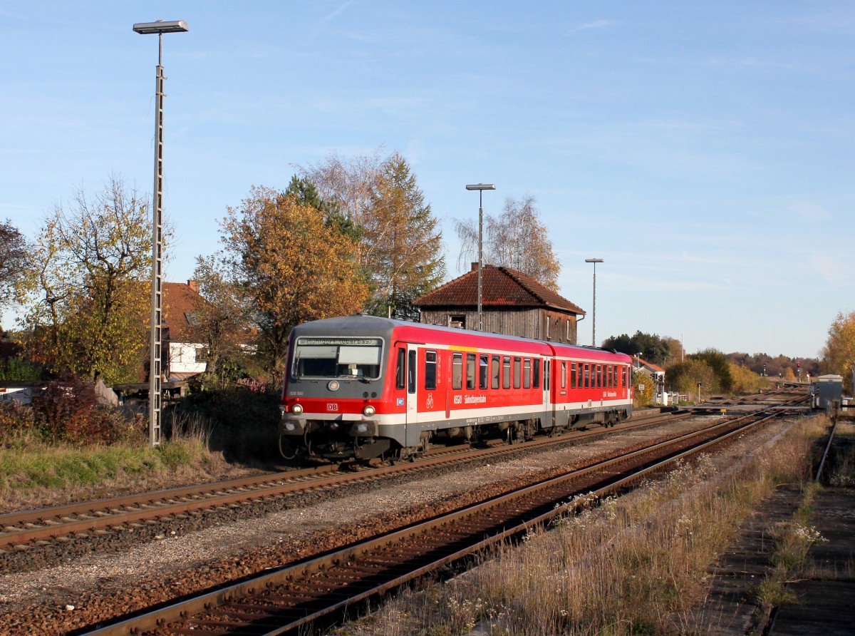 Die 628 580 als RB nach M�hldorf am 08.11.2013 bei der Durchfahrt in Pirach.