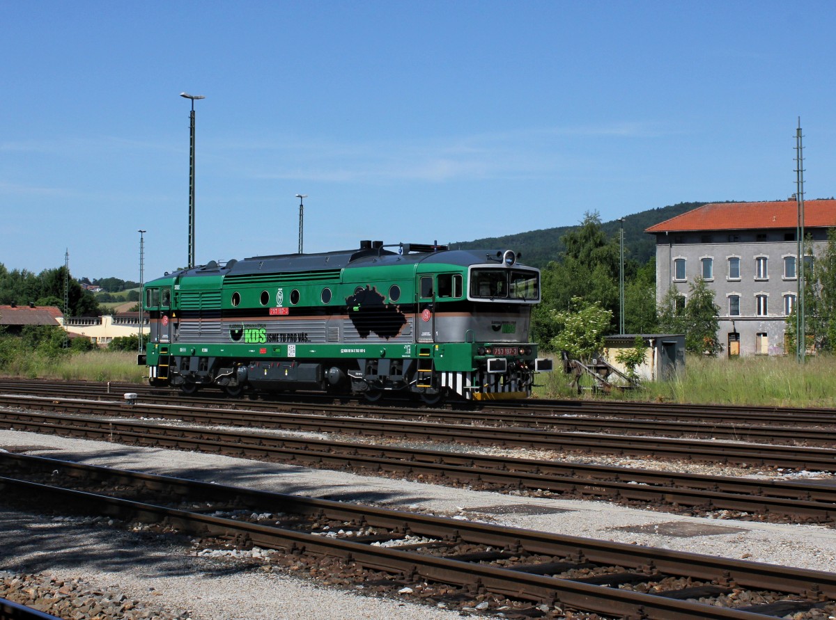 Die 753 197 bei einer Rangierfahrt in Furth im Wald.