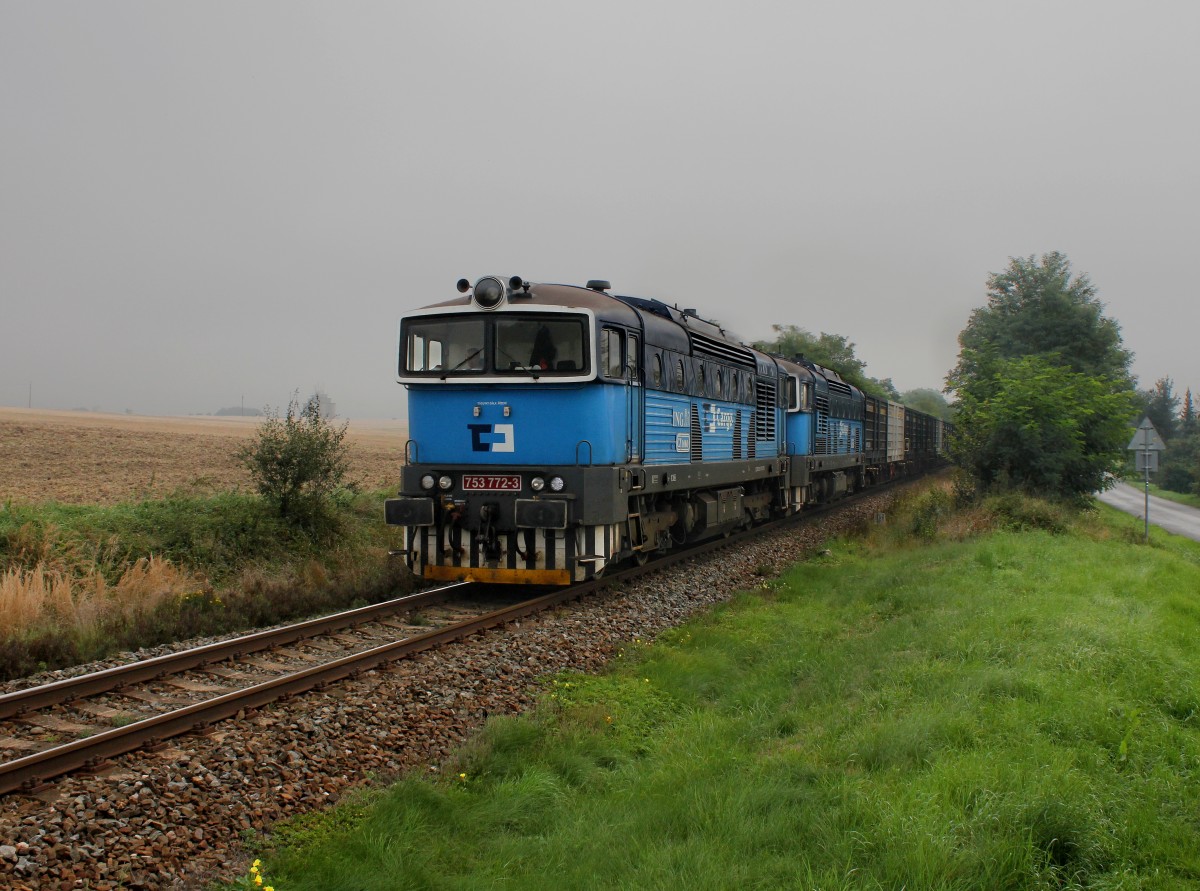 Die 753 772 und die 753 771 mit einem Kokszug am 06.09.2014 unterwegs bei Stod.