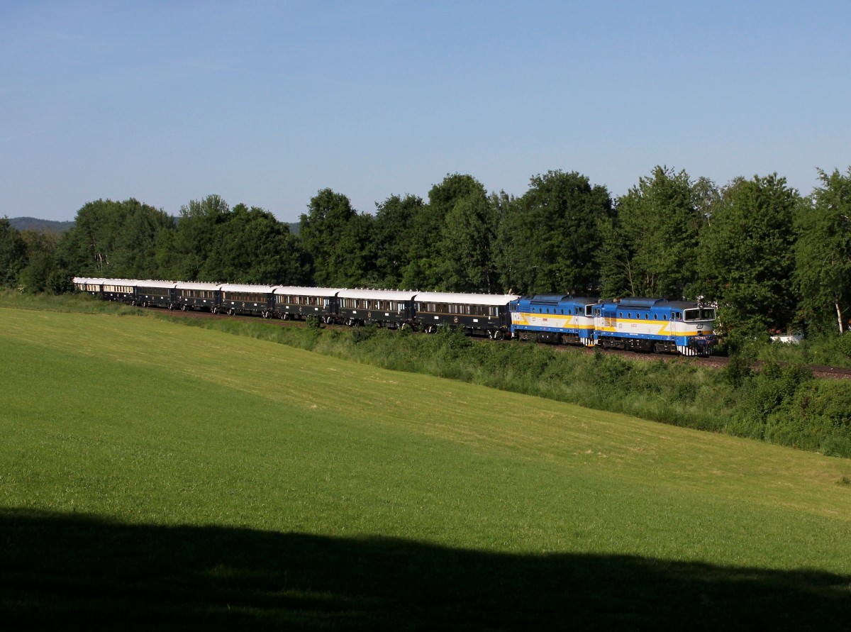 Die 754 019 und die 754 057 mit dem Orientexpress am 07.06.2014 unterwegs bei Klöpflesberg.
