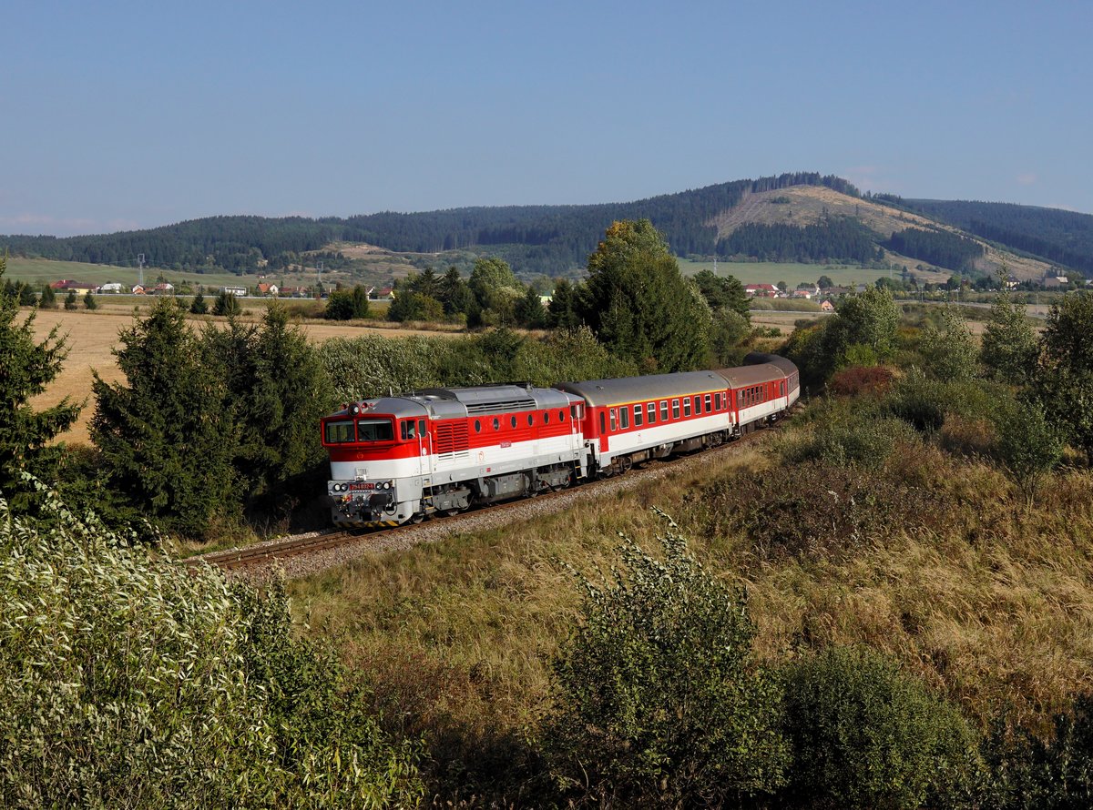 Die 754 032 mit einem R am 21.09.2018 unterwegs bei Horná Štubňa.
