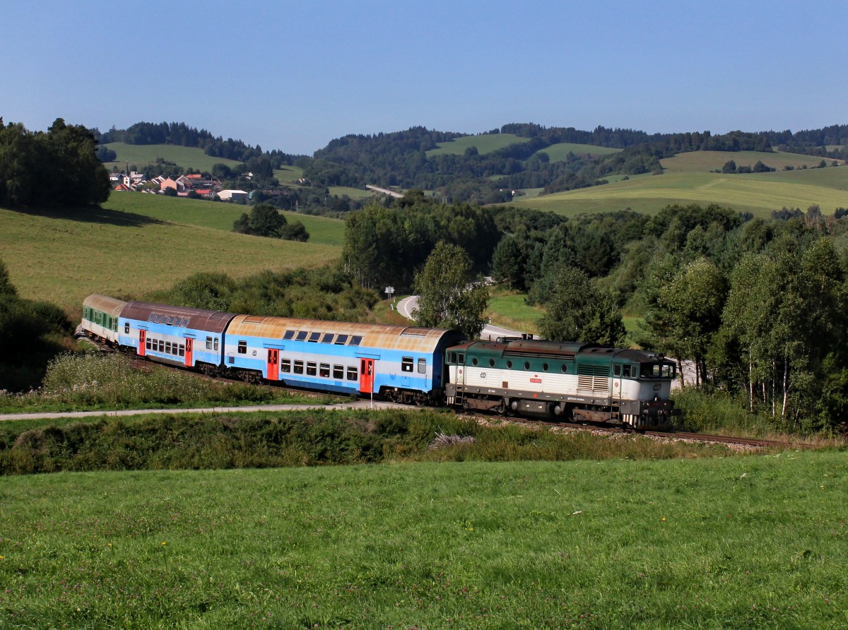 Die 754 039 mit einem Os nach Česk Budějovice am 07.09.2013 unterwegs bei ebanov.