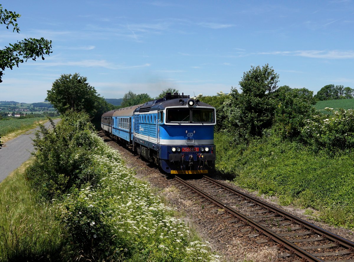 Die 754 0641 mit einem Os nach Bayerisch Eisenstein am 11.06.2017 unterwegs bei Dešenice.