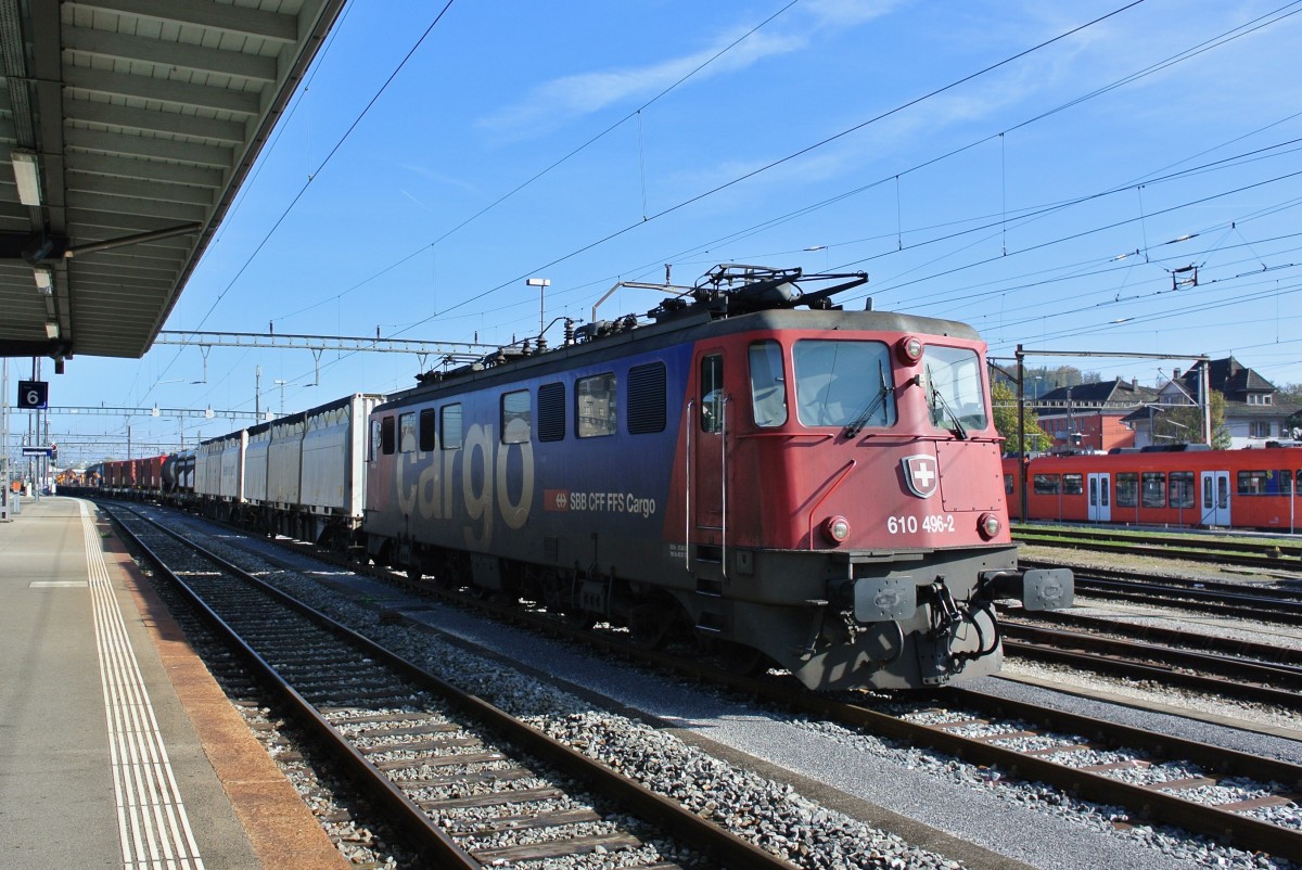 Die Ae 610 496-2 steht bers Wochenende in Solothurn abgestellt, 19.10.2013.