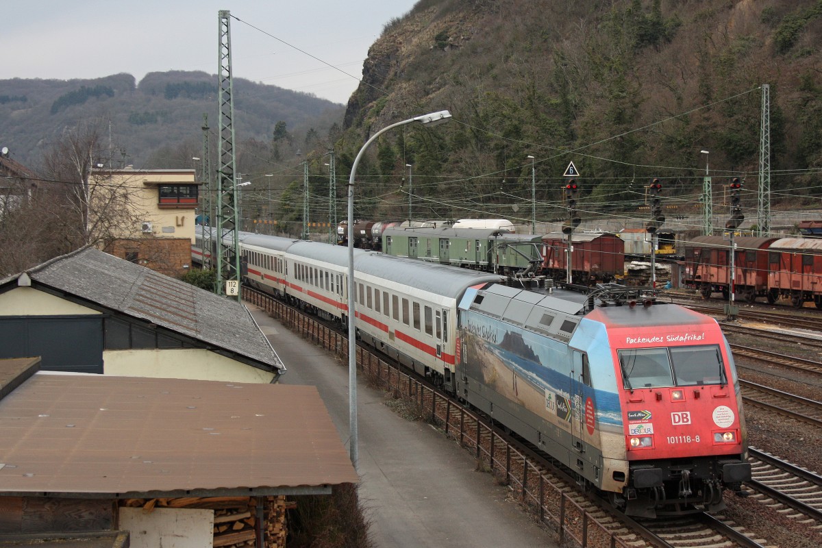 Die Afrika Werbelok 101 118 zog am 24.3.13 einen umgeleiteten IC nach Koblenz durch Linz am Rhein.