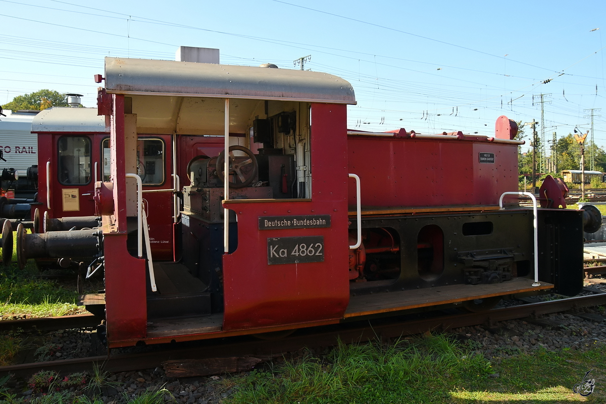 Die Akku-Kleinlokomotive Ka 4862 wurde 1936 gebaut und befindet sich im Eisenbahnmuseum Koblenz. (September 2021)