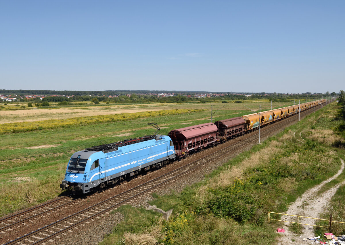Die aktuell einzige blau lackierte SZ 541 nämlich die SZ 541 016 war am 13. August 2023 mit einem Getreidzug von Osten kommend in Richtung Adria unterwegs, und wurde von mir im kroatischem Sesvete fotografiert.
