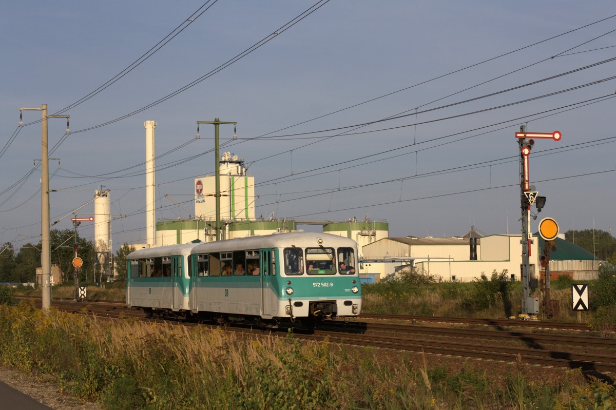 Die als Seenlandbahn verkehrenden 972 502-9 und 772 413 der OSEF konnten am 13.09.2015 auf der Rückfahrt nach Dresden-Neustadt am Abzw. Brieske aufgenommen werden.