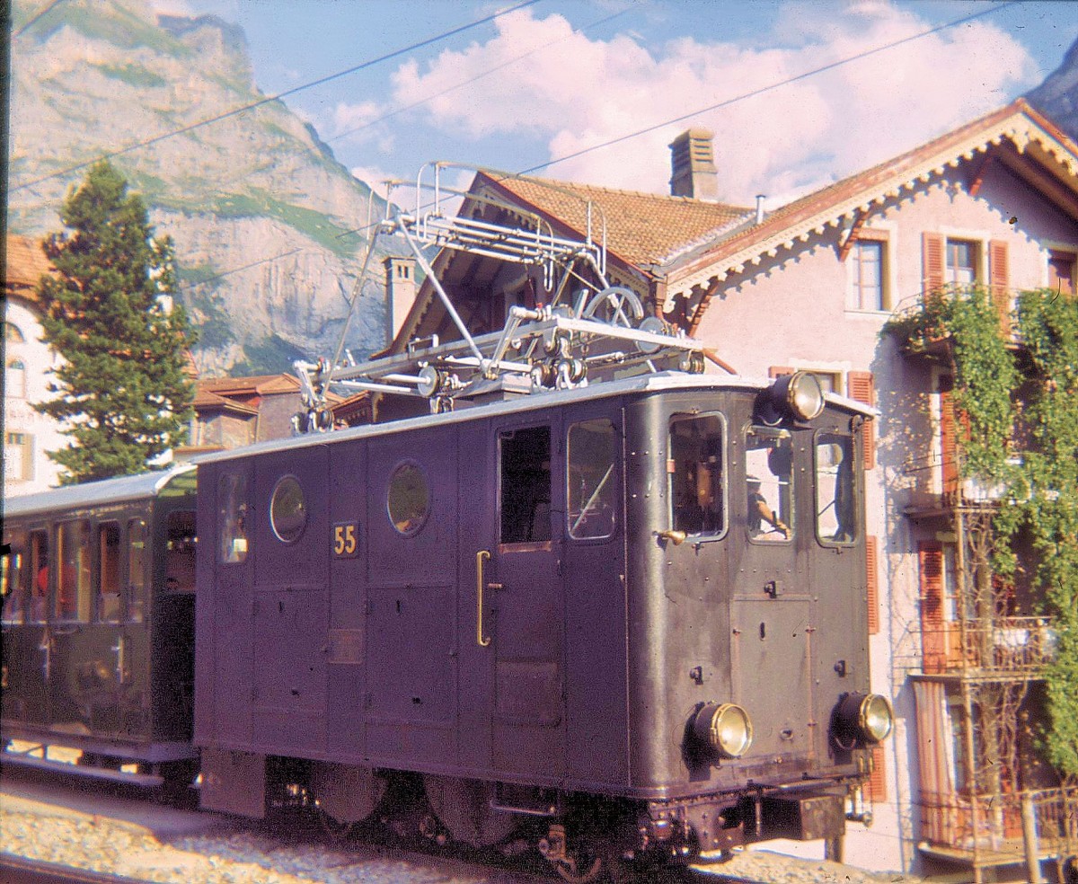 Die alte schwarze Lok 55 der Wengernalpbahn in Grindelwald, 1963. 