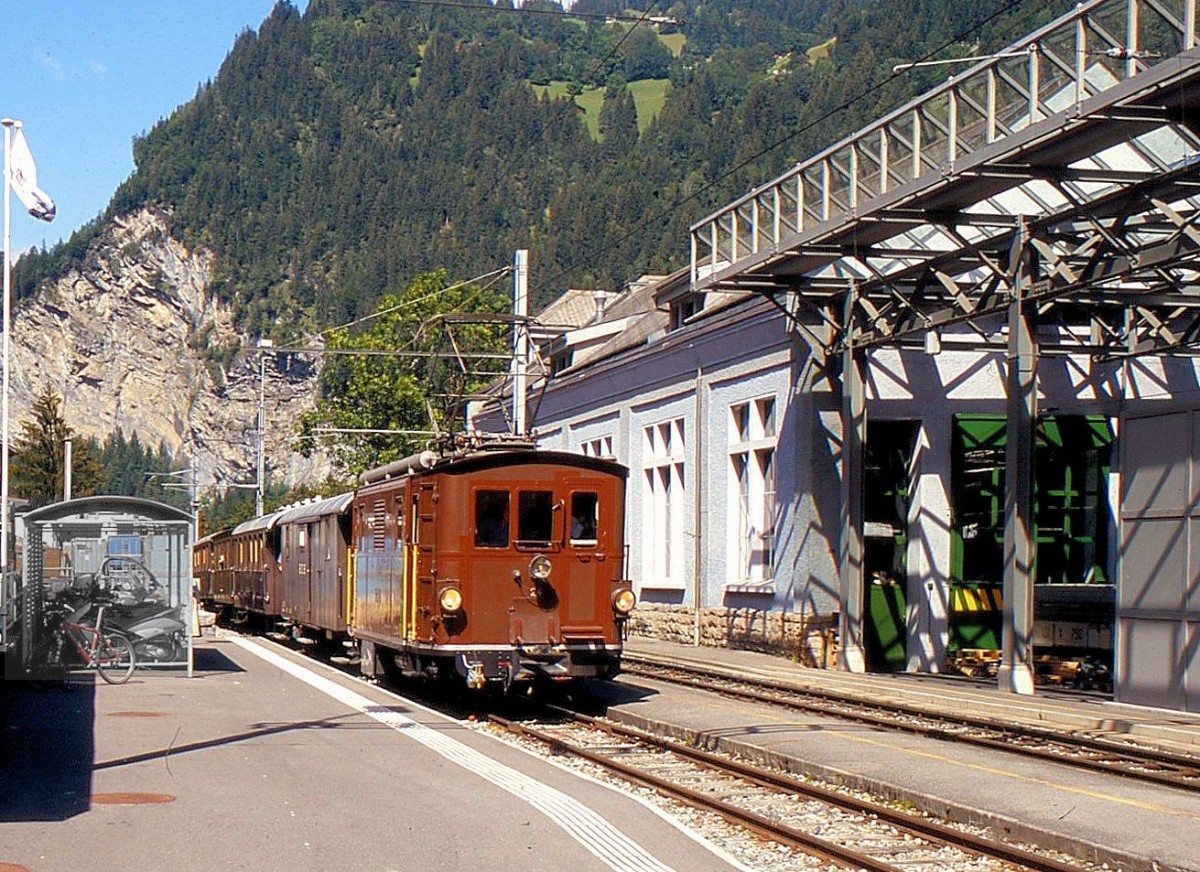 Die alten Lokomotiven der Berner Oberland Bahn - Lok 24: Einfahrt in Lauterbrunnen mit dem historischen Zug. 1.September 2007. 
