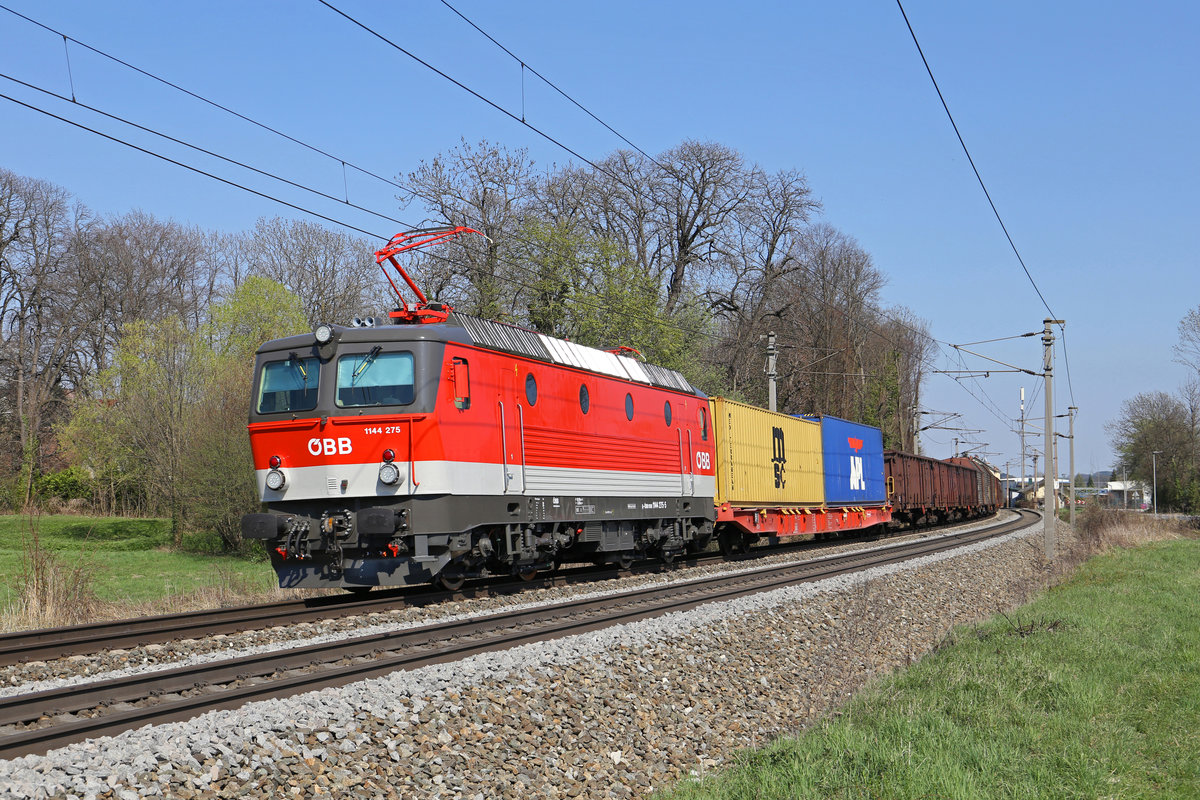 Die am 31.3.17 aus der HW-Linz ausgetretene 1144.275 wird in kürze mit ihrer dritten Zugfahrt mit G-55507 den Bhf.Gloggnitz erreichen. 1.4.17