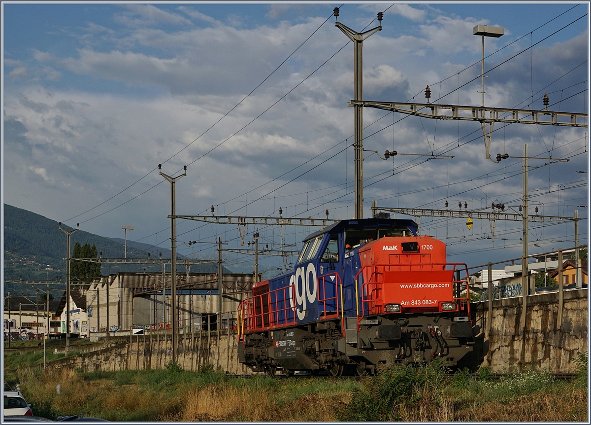 Die Am 843 083-7 erreicht von Chippis kommend (Anschlussgleis Novelis) den Bahnhof Sierre.
31.07.2017