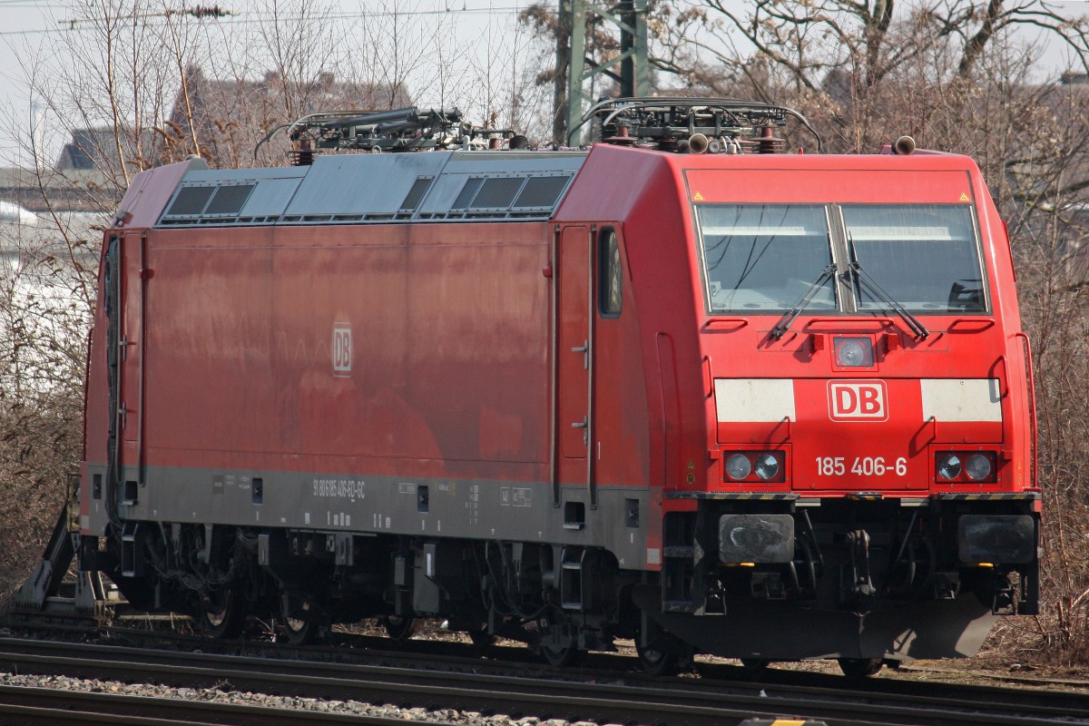 Die an IGE vermietete Green Cargo 185 406 stand am 1.4.13 abgestellt in Krefeld Hbf.
Die Lok ist weiterhin mit DB Logos unterwegs.
