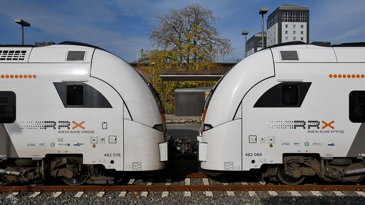 Die aneinander gekoppelten Köpfe des Elektrotriebzugduos 462 076 & 462 069, so gesehen Ende Oktober 2022 bei der Ankunft am Bochumer Hauptbahnhof.