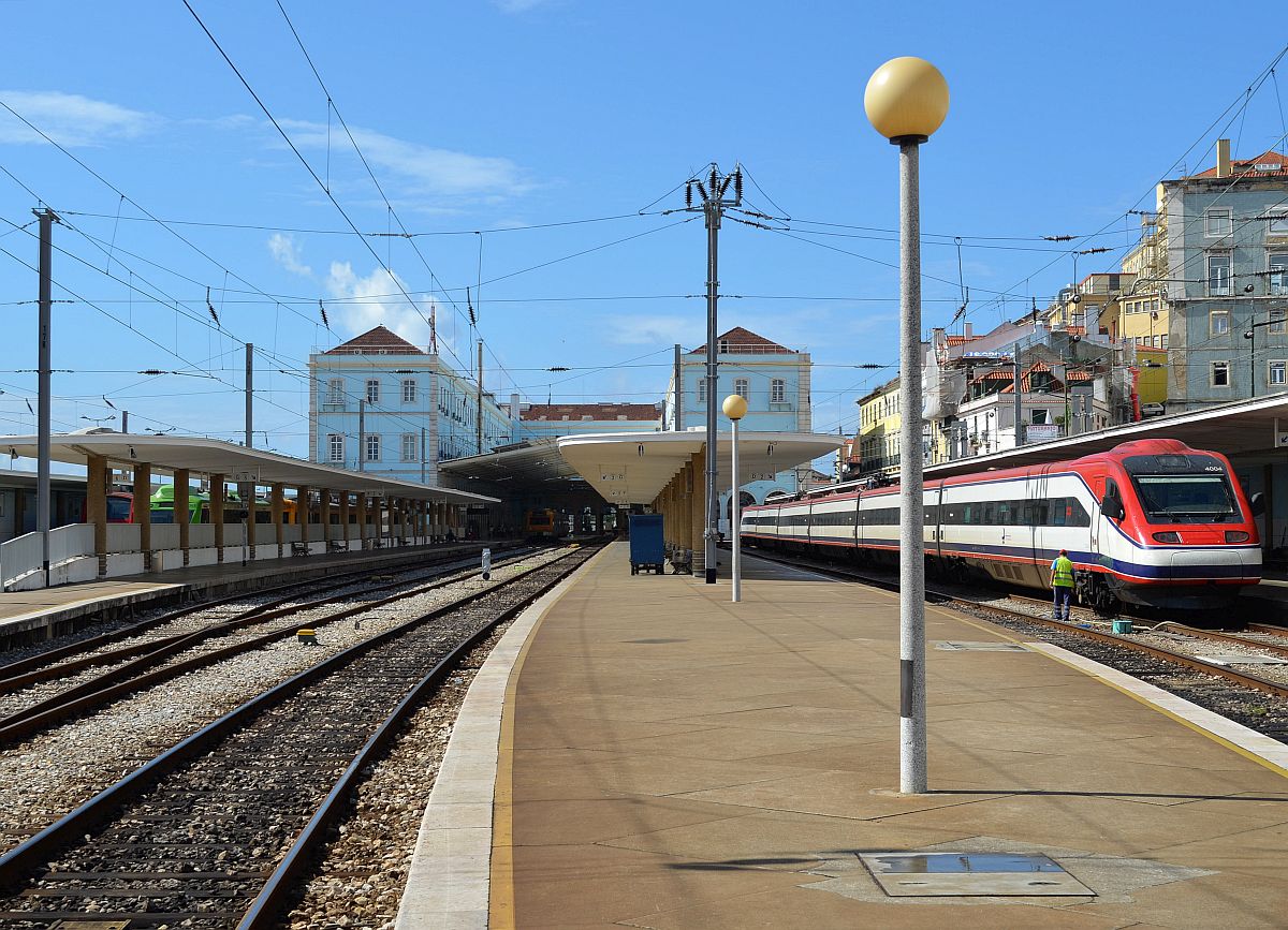 Die Anlage des Kopfbahnhofs  Santa Apolónia  in Lissabon. 20.9.2014