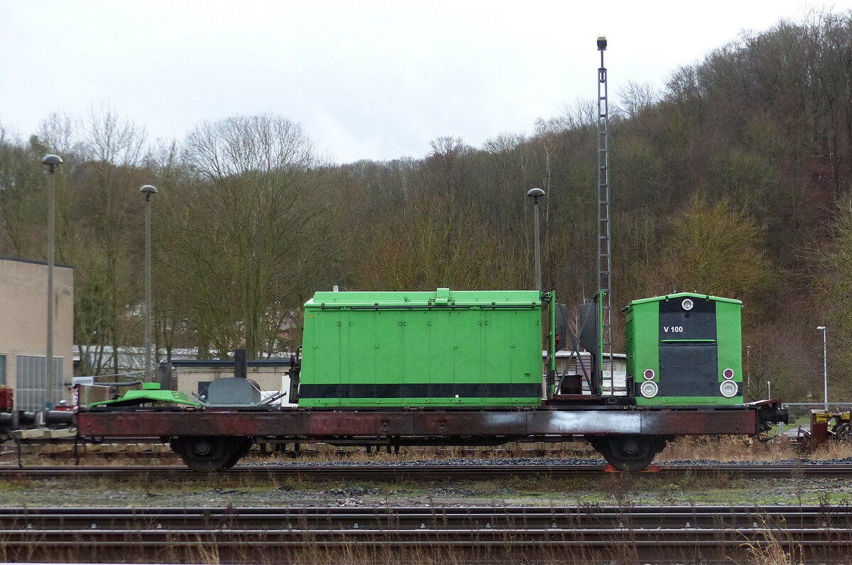 Die auf einem Flachwagen verladenen Motorhauben der SKL 202 520-3 am 30.12.2021 bei Uwe Adam in Eisenach.