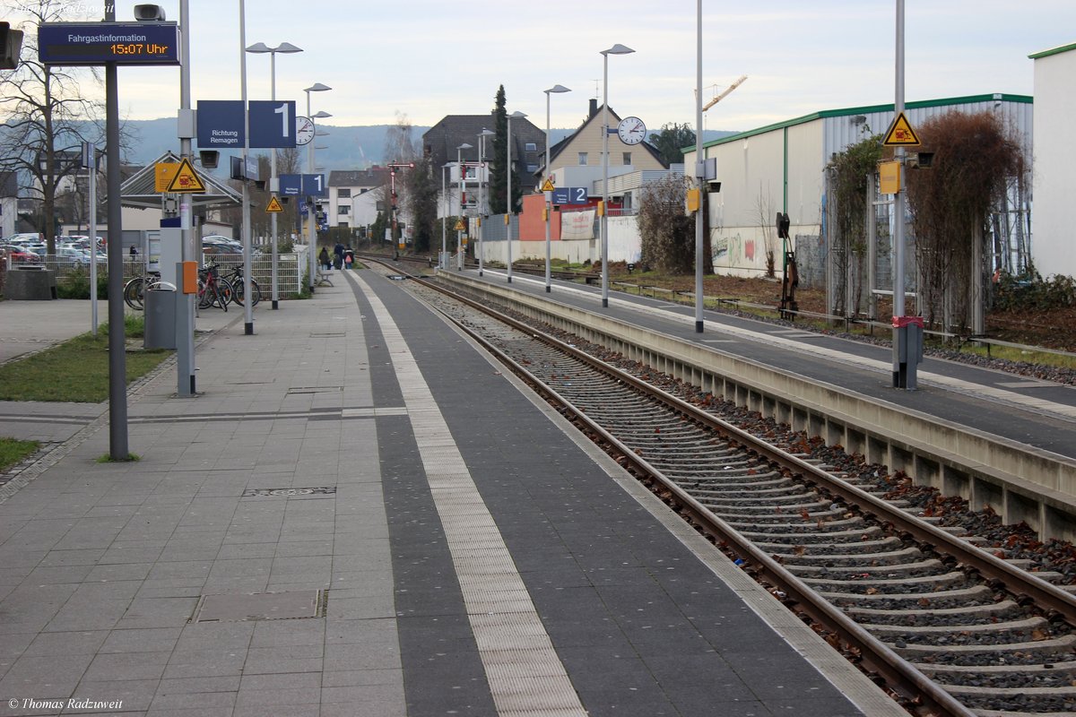 Die Aufnahme vom 29. Dezember 2019 zeigt die westliche Ausfahrt des Bahnhofes Bad Neuenahr in Fahrtrichtung Dernau, Altenahr und Ahrbrück.