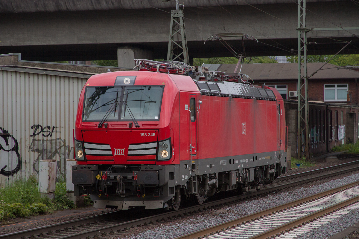 Die aus dem Hafen kommende 193 349 fährt wieder nach Maschen über Hamburg Harburg, am 17.05.2019. 