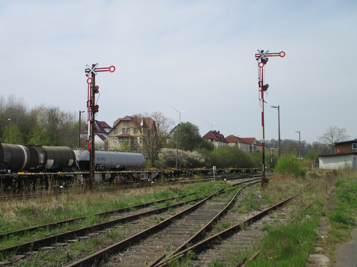 Die Ausfahrsignale G und H werden in Dorndorf/Rhön nicht mehr bedient.Aufgenommen am 29.April 2022.