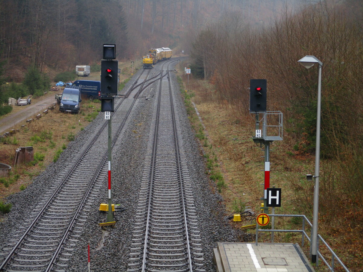 Die Ausfahrsignale N1 nd N2,in Richtung Oberhof(Thür.),aus Gehlberg am 24.April 2022,von der Fussgängerbrücke.