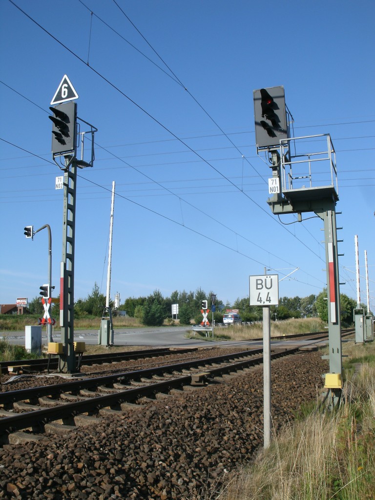 Die Ausfahrsignale in Richtung Rostock,im Kreuzungsbahnhof Stralsund Langendorf,am 25.August 2013.