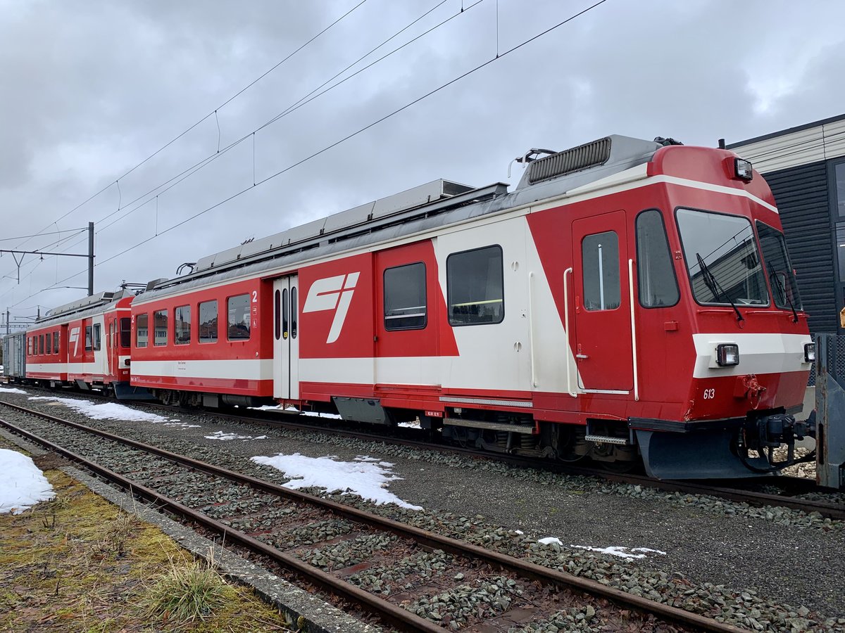 Die ausrangierten BDe 4/4'' 613 und 611 die am 29.1.21 in Sangelégier abgestellt sind.