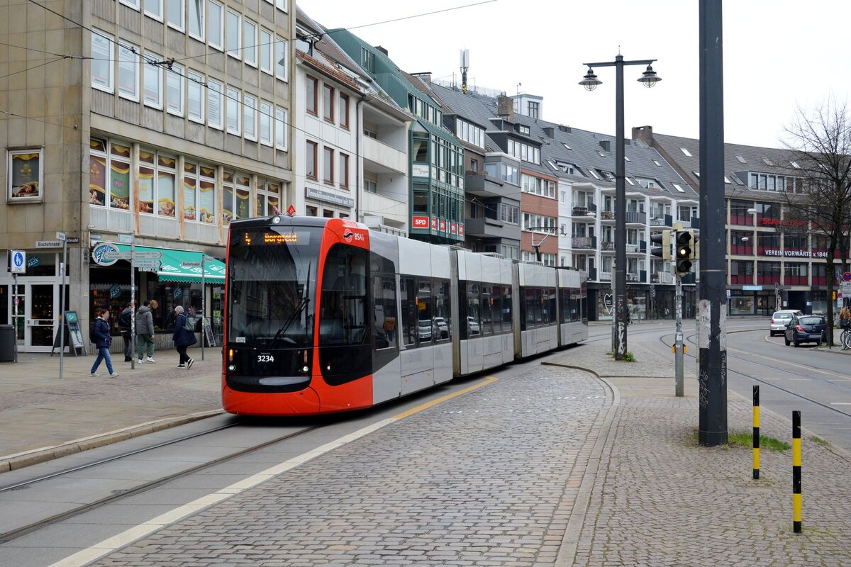 Die Avenio der Reihen 3200 und 3400 sind im Wesentlichen identisch. Letzte haben lediglich eine Zulassung nach EBO, oder sollen sie zukünftig bekommen. Gebrauch gemacht wird davon aber erst wenn der Strecke der Linie 8 von Huchting aus bis Weyhe verlägert wird. Auf anderen Linien werden sie sich danach vermutlich rar machen.

BSAG Tw 3234
Linie 4, Borgfeld
Bremen, Schüsselkorb
13.04.2026