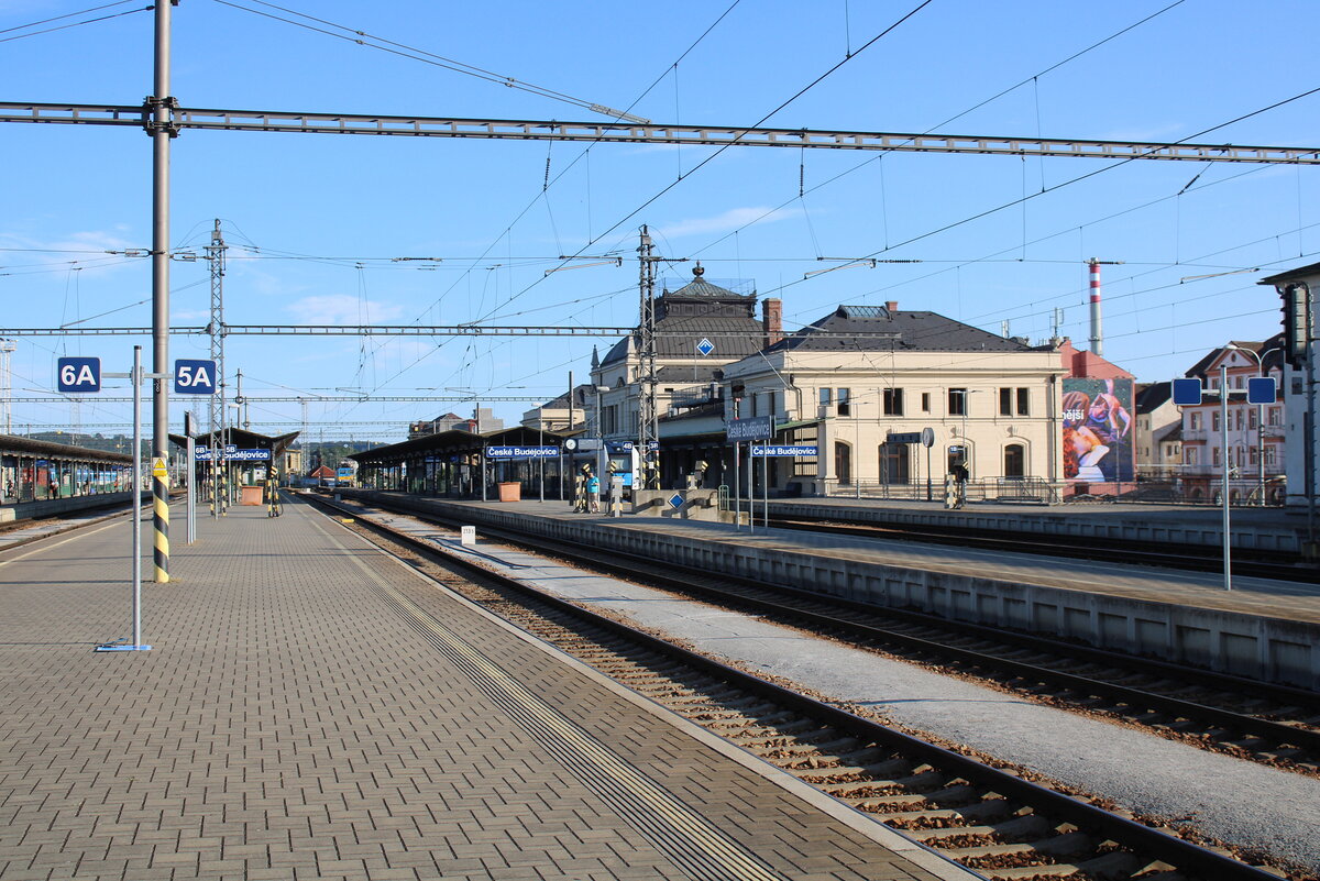 Die Bahnsteige 1 bis 6 am 25.07.2026 in Česk� Budějovice.