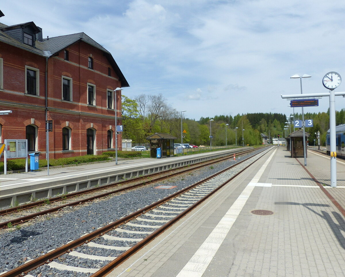 Die Bahnsteige 2 und 3 am 14.05.2022 in Johanngeorgenstadt.